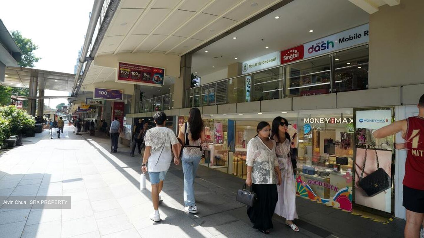 Lucky Plaza (D9), Shop House #628803441